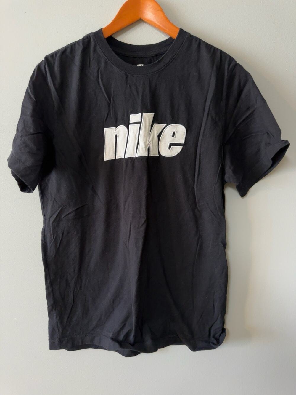 Nike Logo T Shirt Men’s Large Black Embroidered Spell Out Graphic Tee Cotton